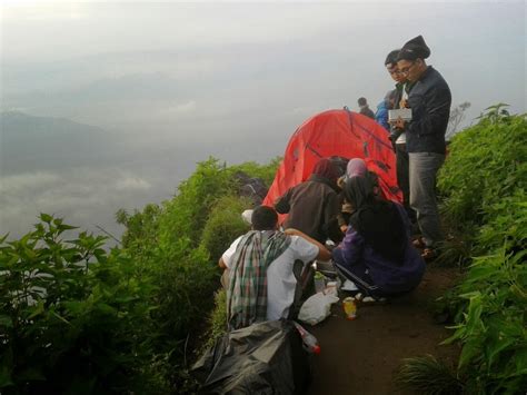Peralatan dan Persiapan Pendakian Puncak Gunung Manglayang